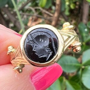 VINTAGE 14K YELLOW GOLD BLACK ONYX INTAGLIO RING THICK HEAVY CHUNKY UNISEX